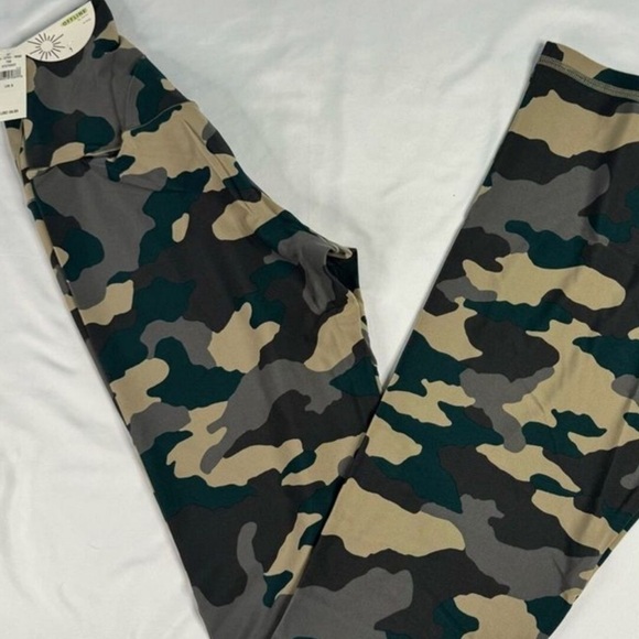 Aerie Large Offline Real Me 7/8 Camo Leggings NWT - Picture 6 of 12